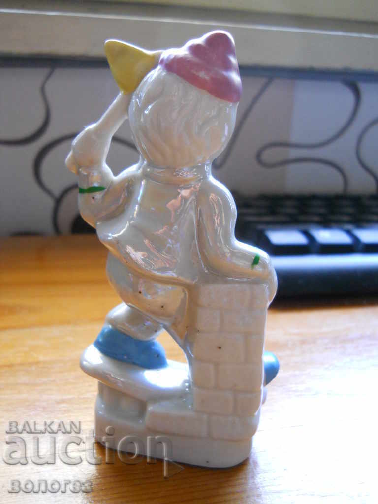 Auction Porcelain figurine Auction Porcelain figurine