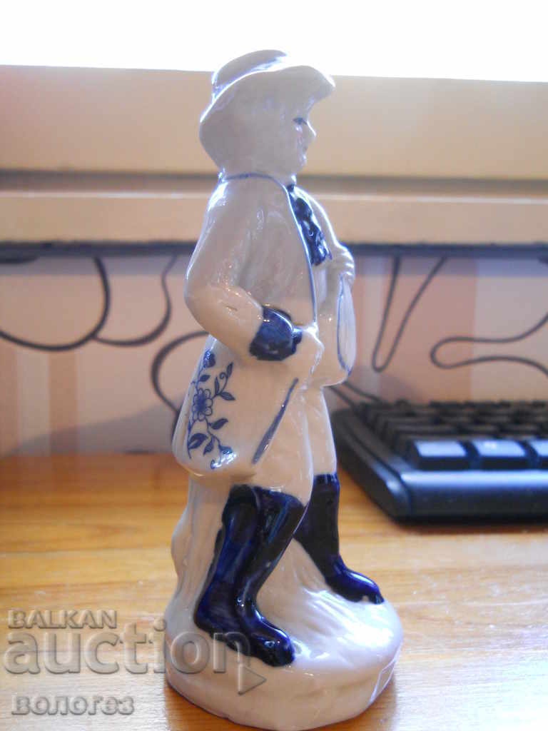 Porcelain figurine with price 18.00 BGN | € 9.20 Porcelain figurine with price 18.00 BGN | € 9.20