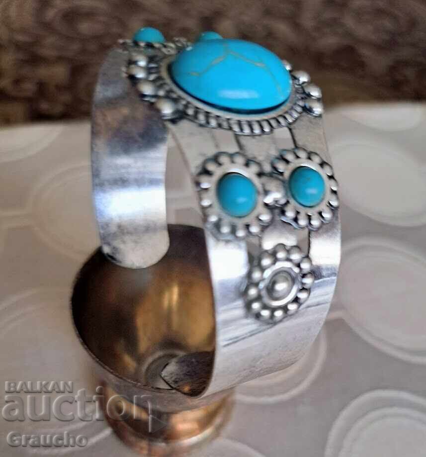 Auction  Three-piece silver-plated set with natural turquoise