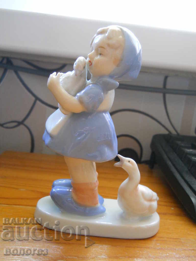 Porcelain figurine with price 25.00 BGN | € 12.78 Porcelain figurine with price 25.00 BGN | € 12.78