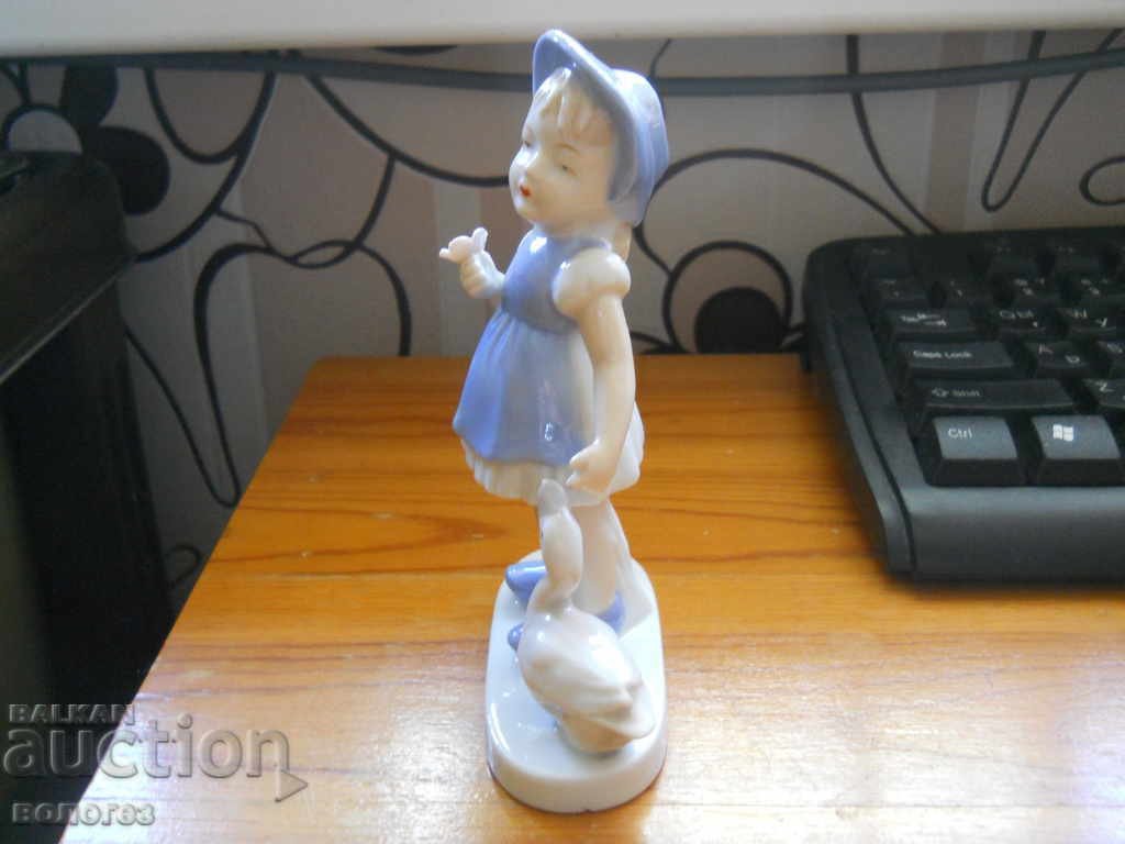 Porcelain figurine with price 25.00 BGN | € 12.78 Porcelain figurine with price 25.00 BGN | € 12.78