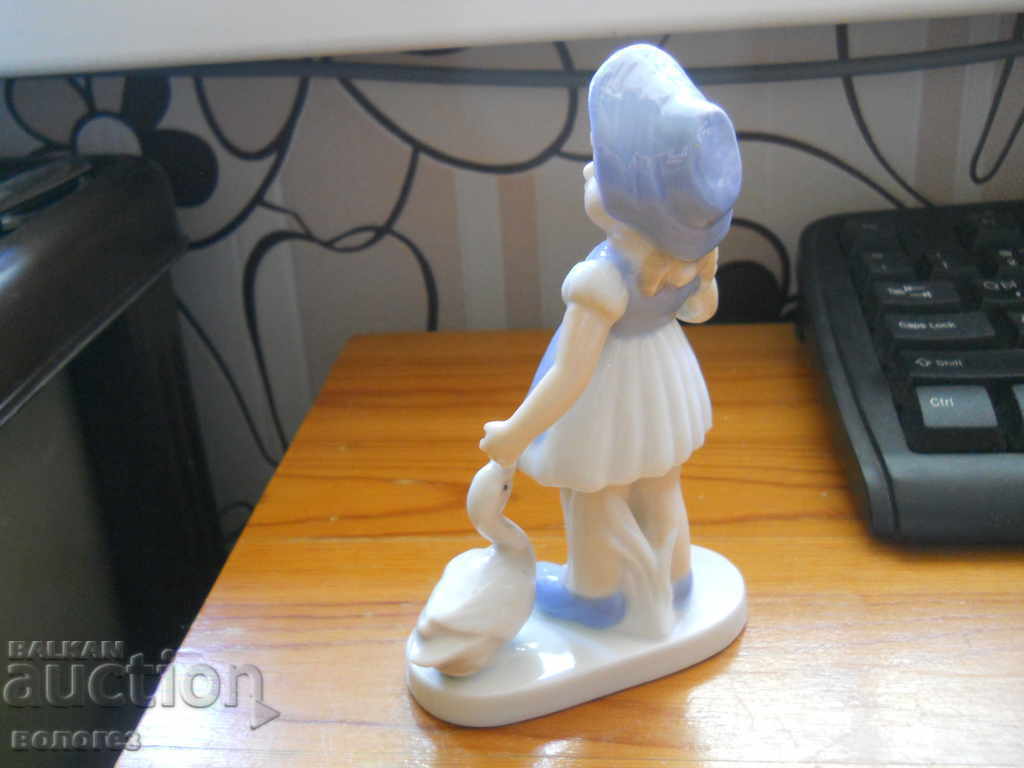 Auction Porcelain figurine Auction Porcelain figurine