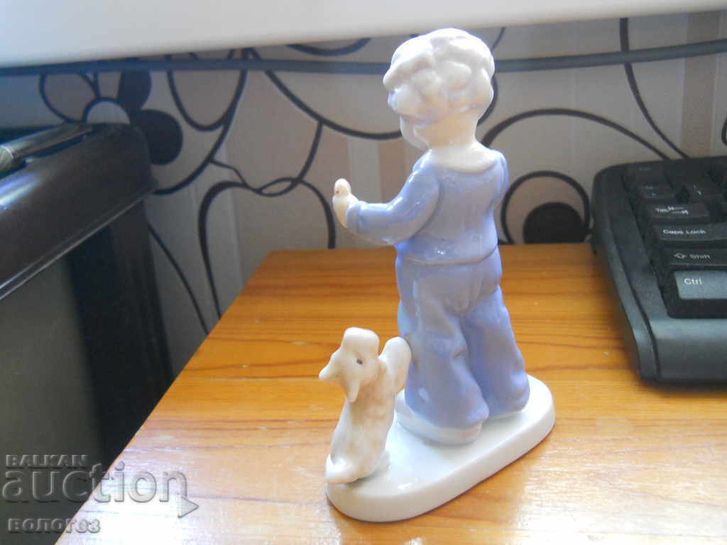 Δημοπρασία Πορσελάνινο ειδώλιο Δημοπρασία Πορσελάνινο ειδώλιο