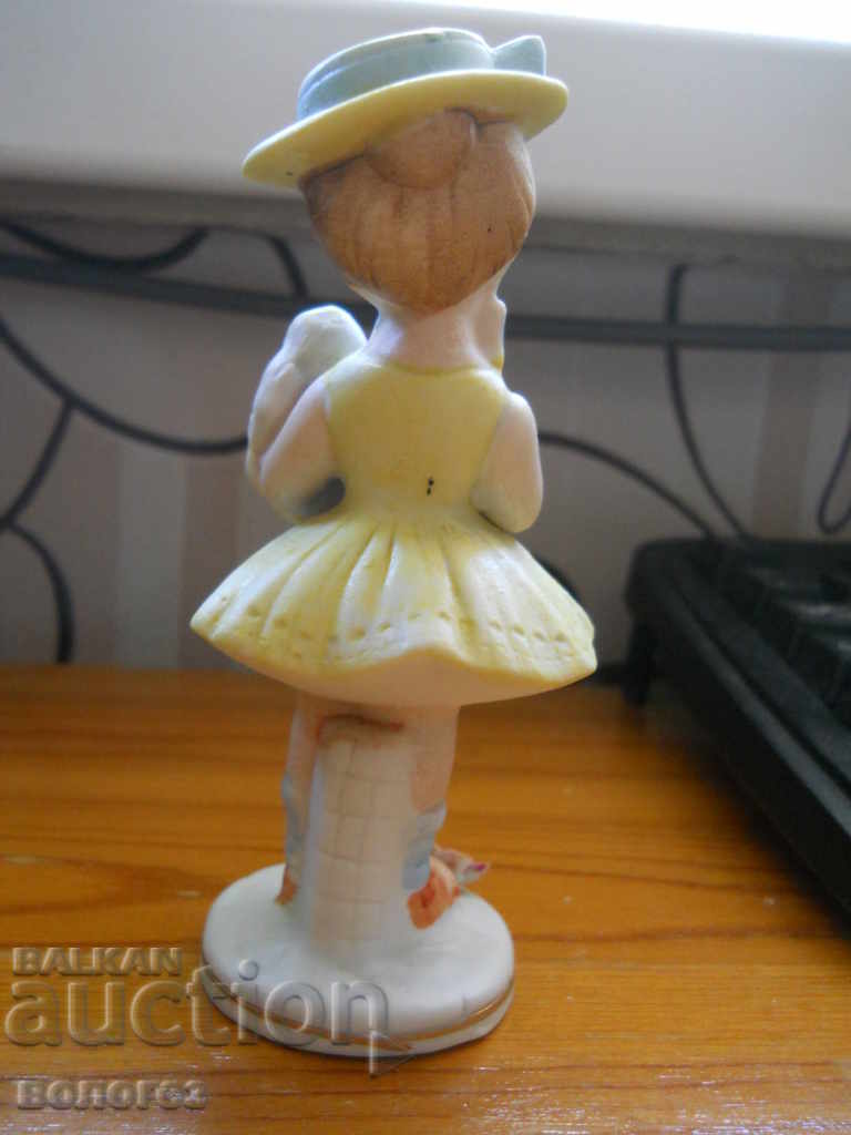 Auction Porcelain figurine Auction Porcelain figurine