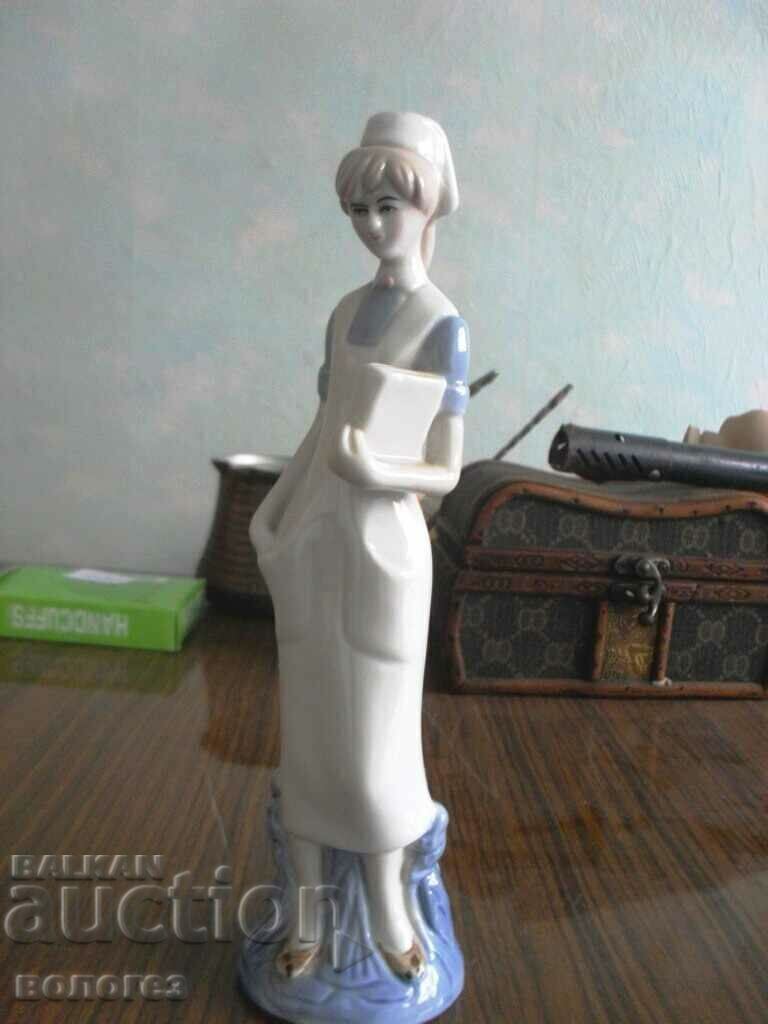 Statuetă din porțelan - imitație Lladró cu preț 35.00 BGN | € 17.90