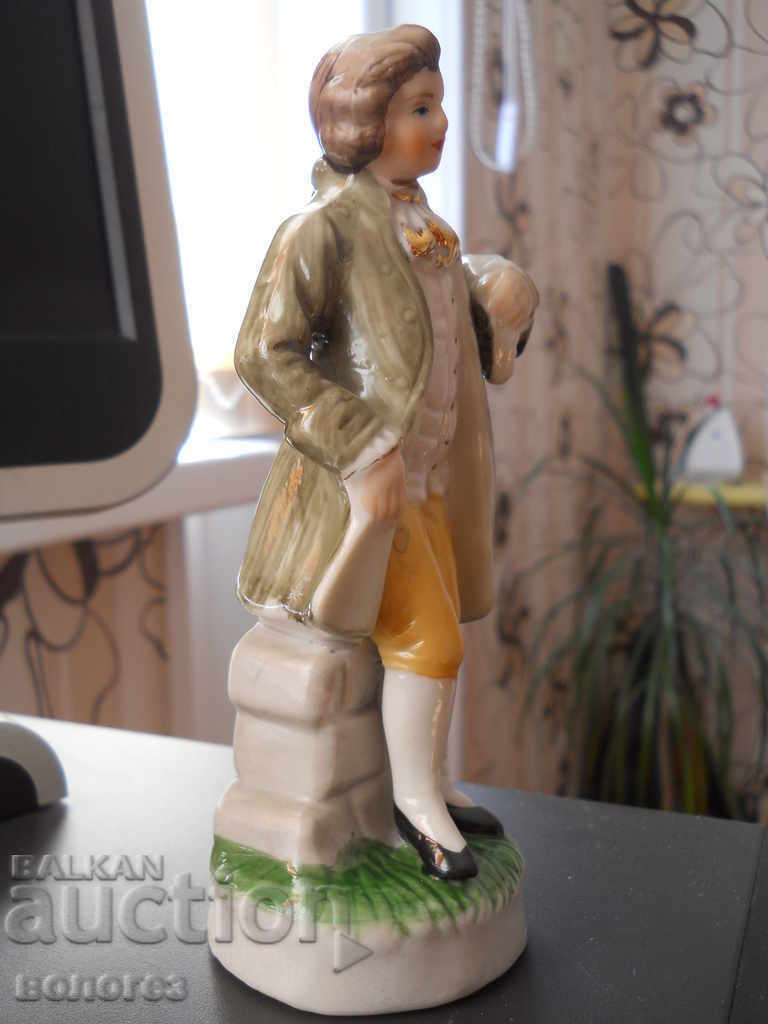 Porcelain figurine with price 32.00 BGN | € 16.36 Porcelain figurine with price 32.00 BGN | € 16.36