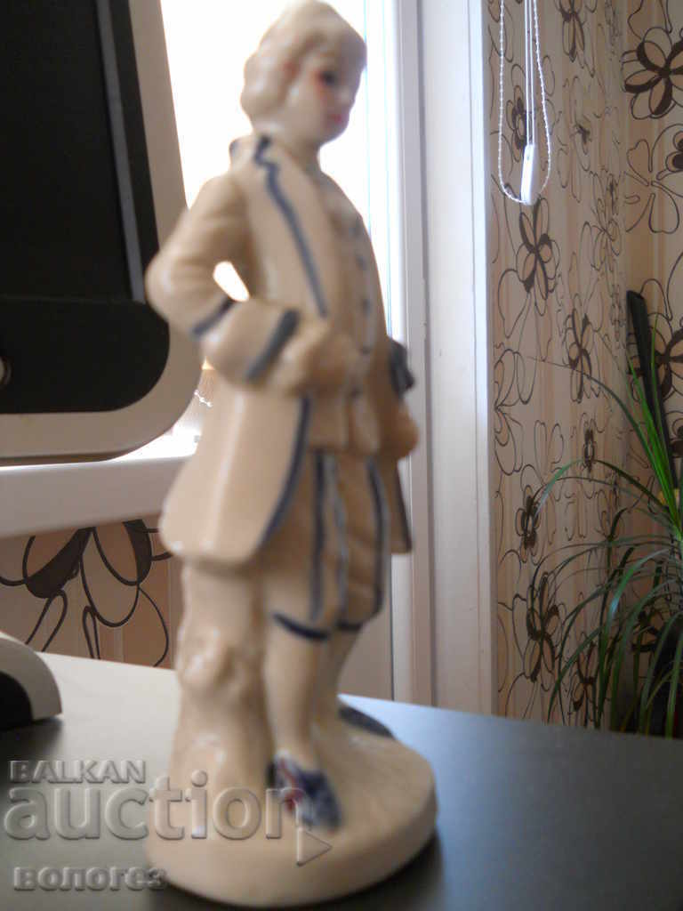 Porcelain figurine with price 32.00 BGN | € 16.36 Porcelain figurine with price 32.00 BGN | € 16.36