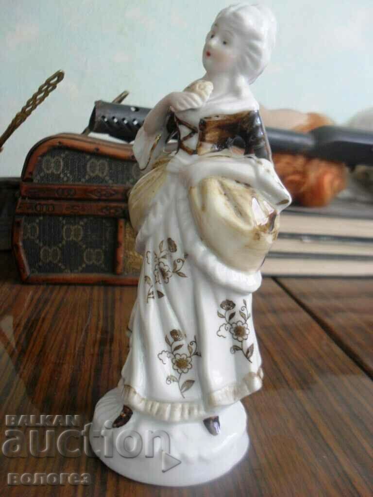 Porcelain figurine with price 35.00 BGN | € 17.90