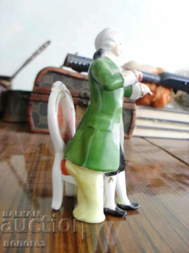 Auction  Porcelain figurine - violinist