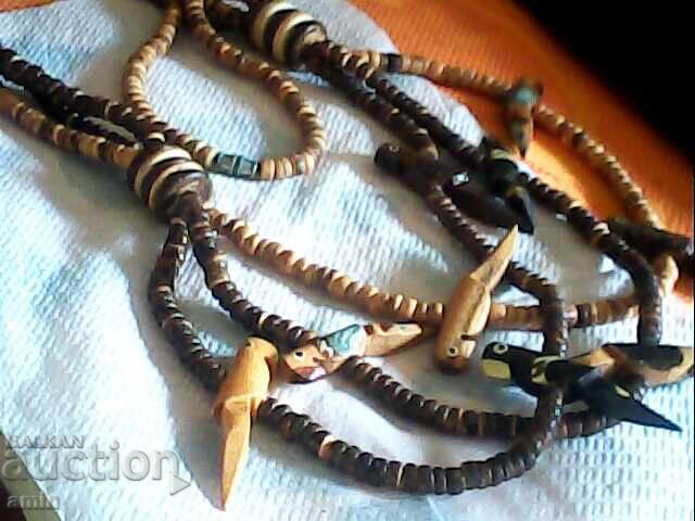 старо красиво дервено колие сес 9 дервени папагал с цена 15.00 лв. | € 7.67