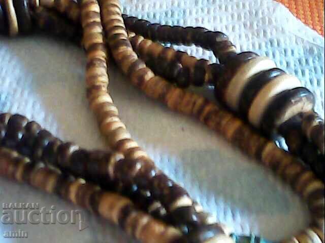 Доставка на старо красиво дервено колие сес 9 дервени папагал