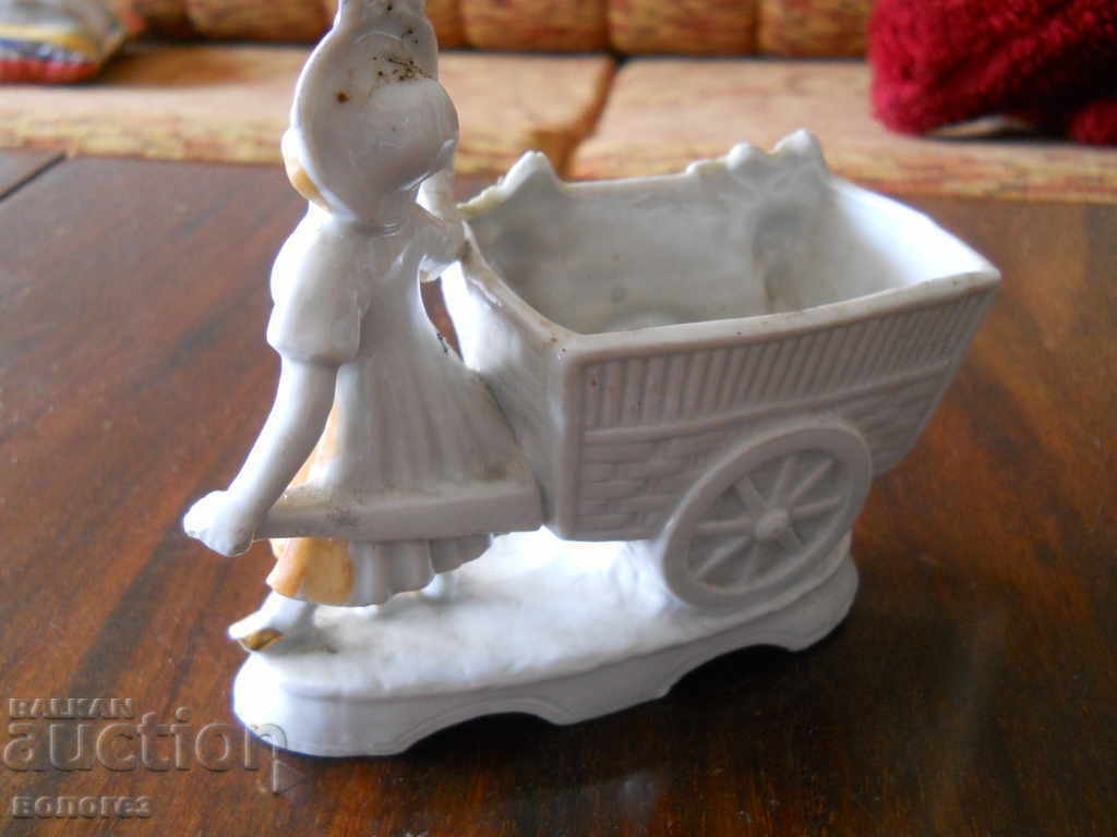 Auction Porcelain figurine - grape picker Auction Porcelain figurine - grape picker