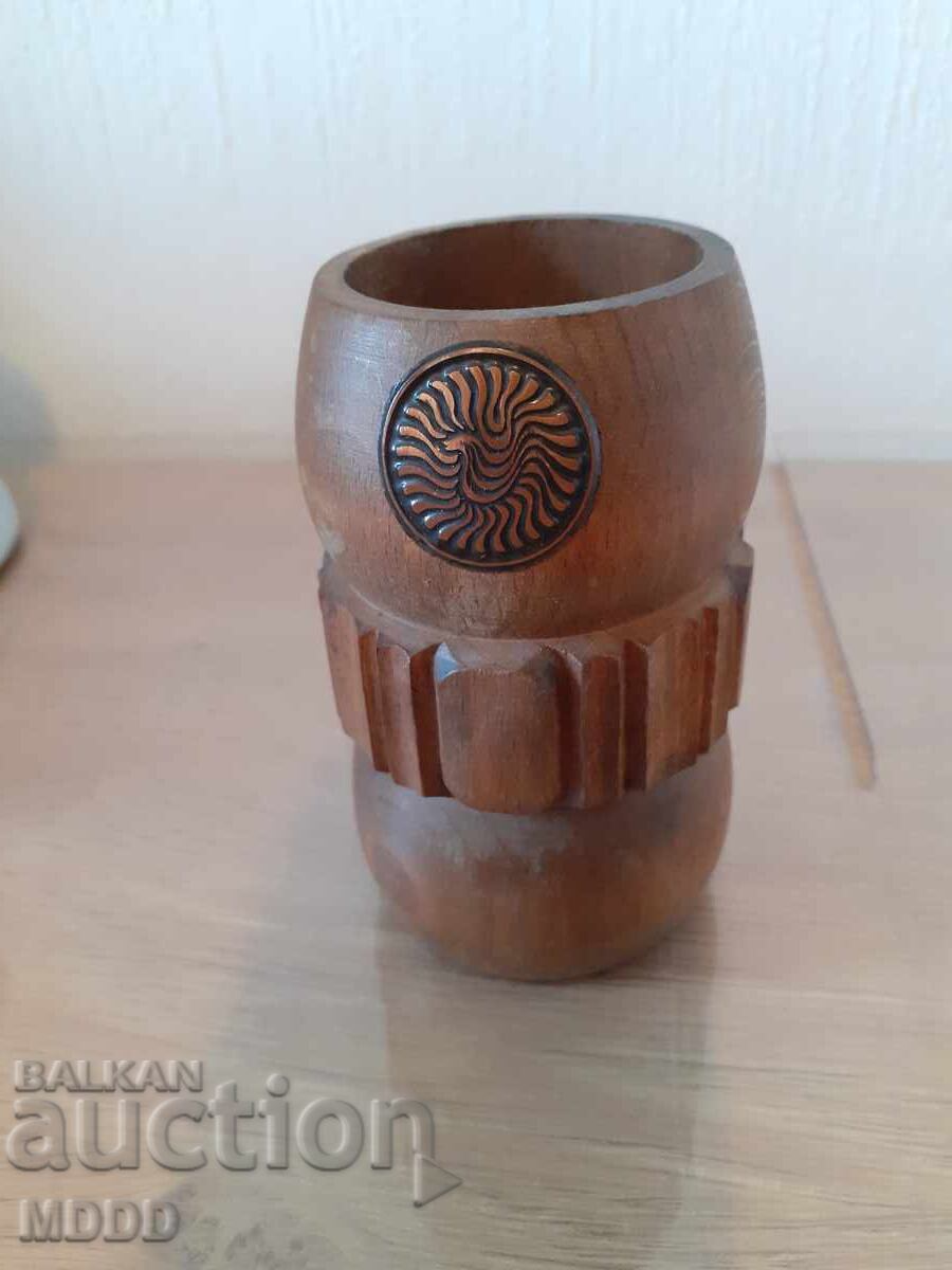 Creion social cu emblema NDK