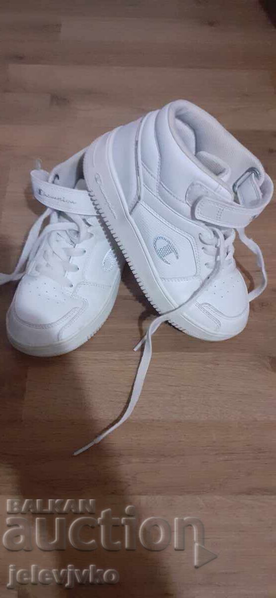 Παιδικά αθλητικά παπούτσια