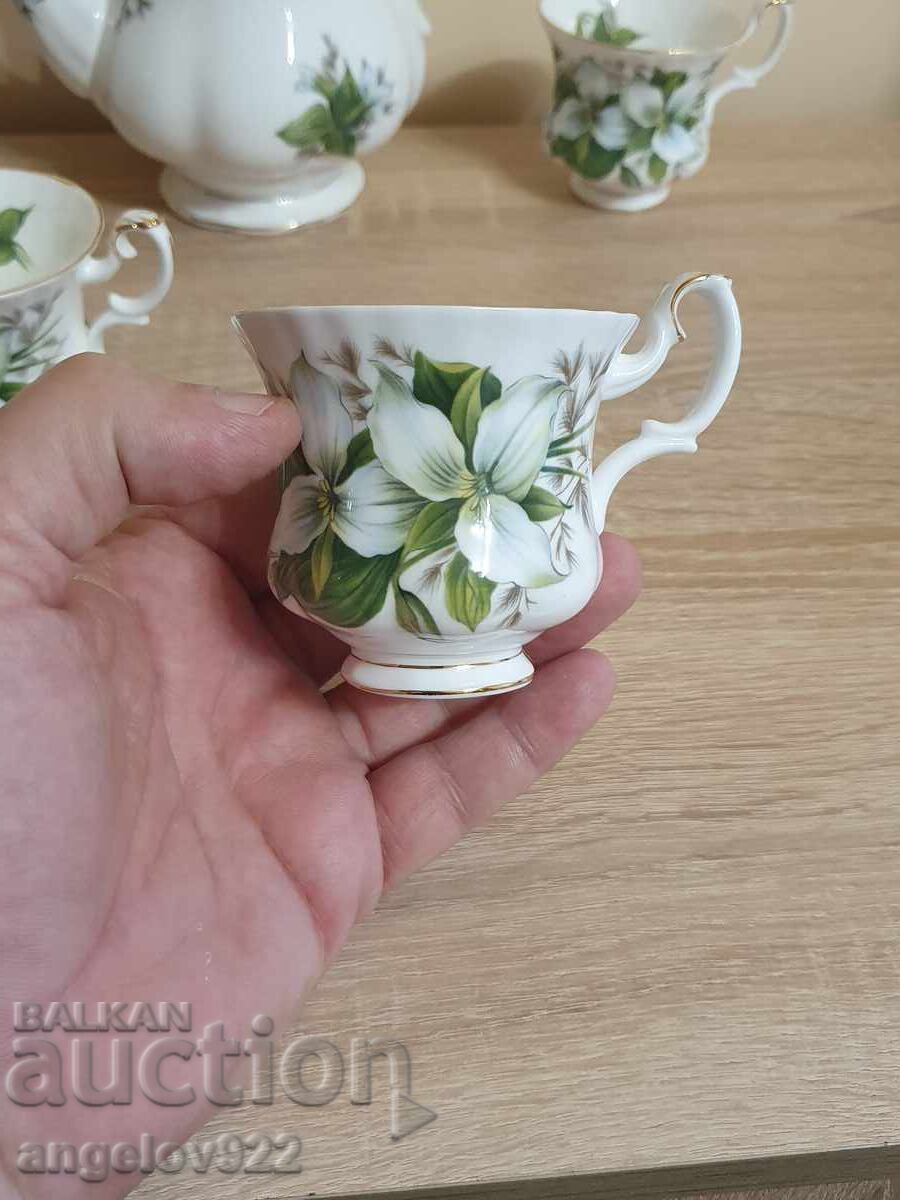 Αγγλικό σερβίτσιο πορσελάνης ROYAL ALBERT με τιμή 9.61 BGN | € 4.91