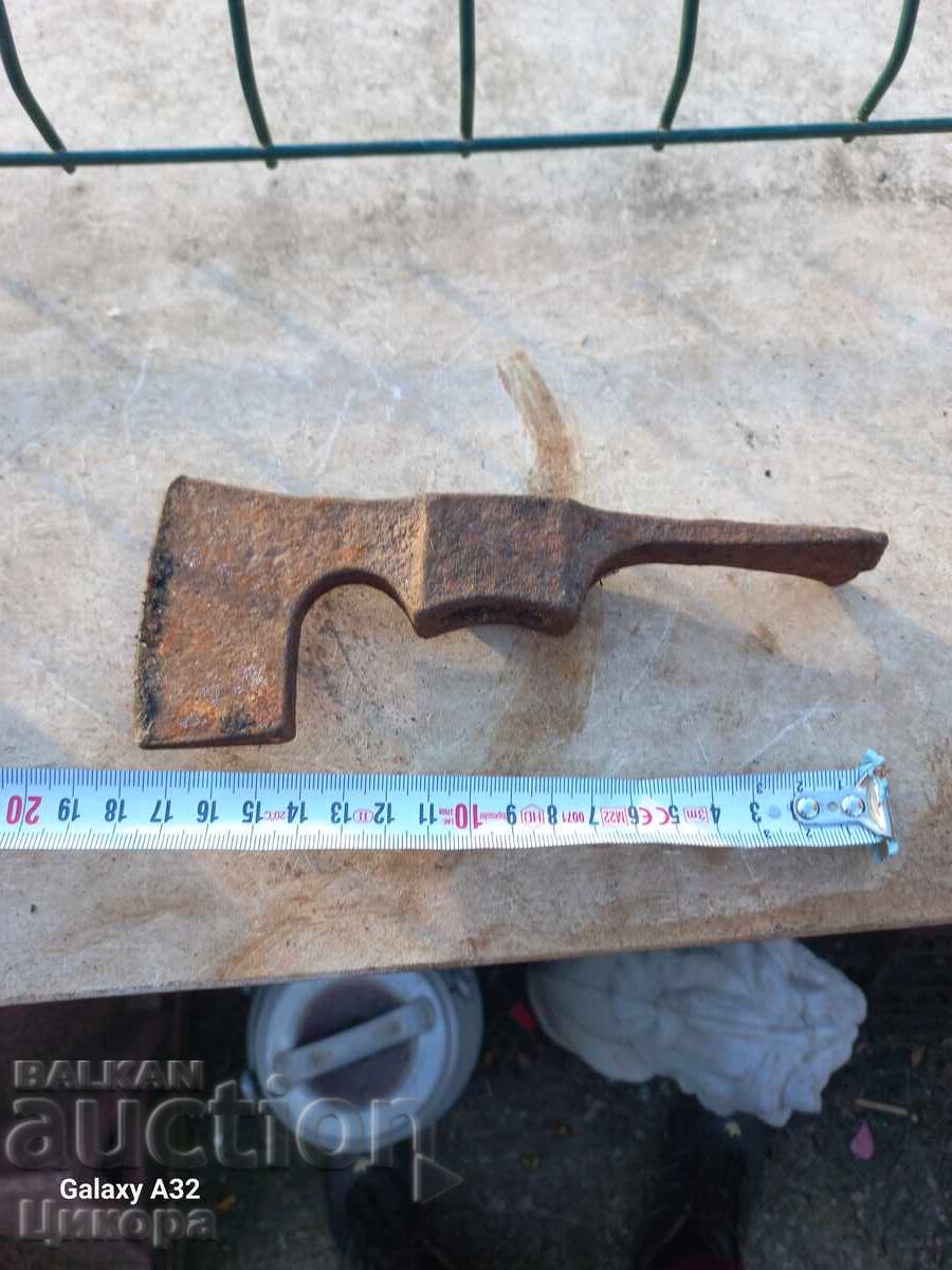 Licitație BĂTRÂN KIRKO AX