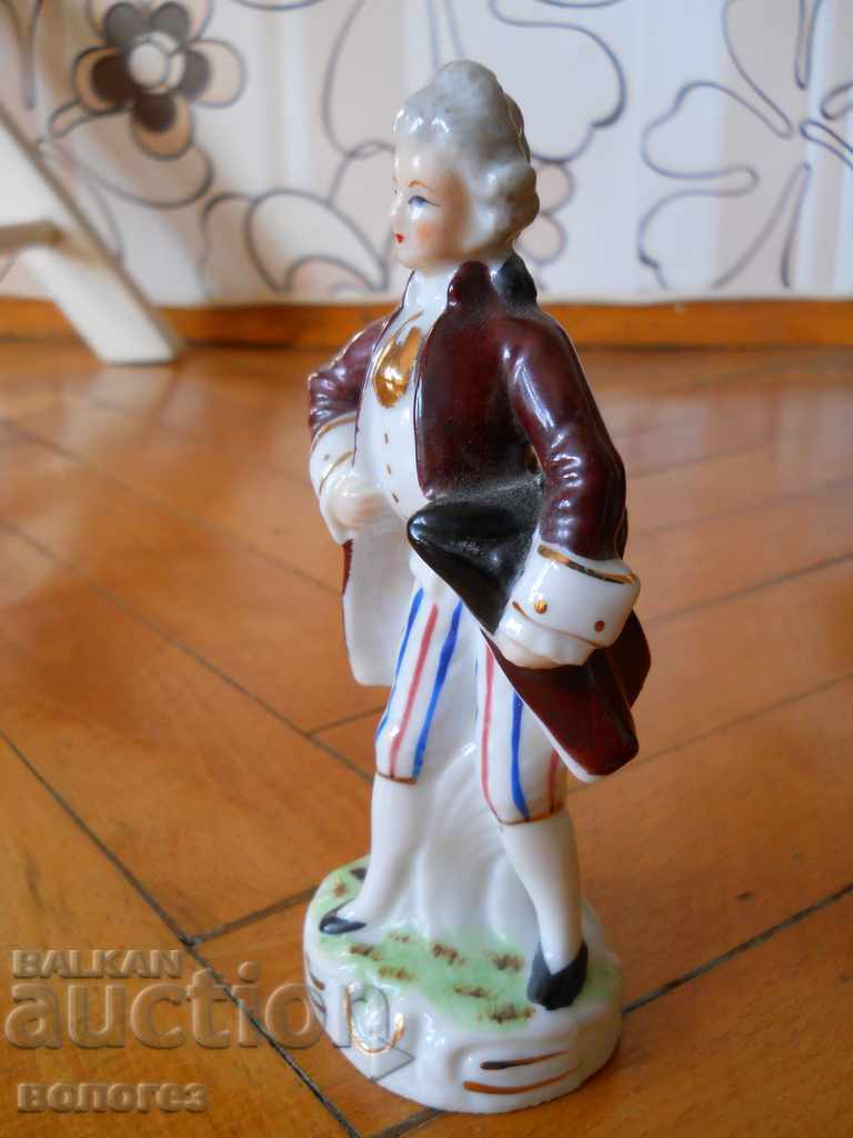 Figurină din porțelan - Germania (marcată) cu preț 30.00 BGN | € 15.34 Figurină din porțelan - Germania (marcată) cu preț 30.00 BGN | € 15.34