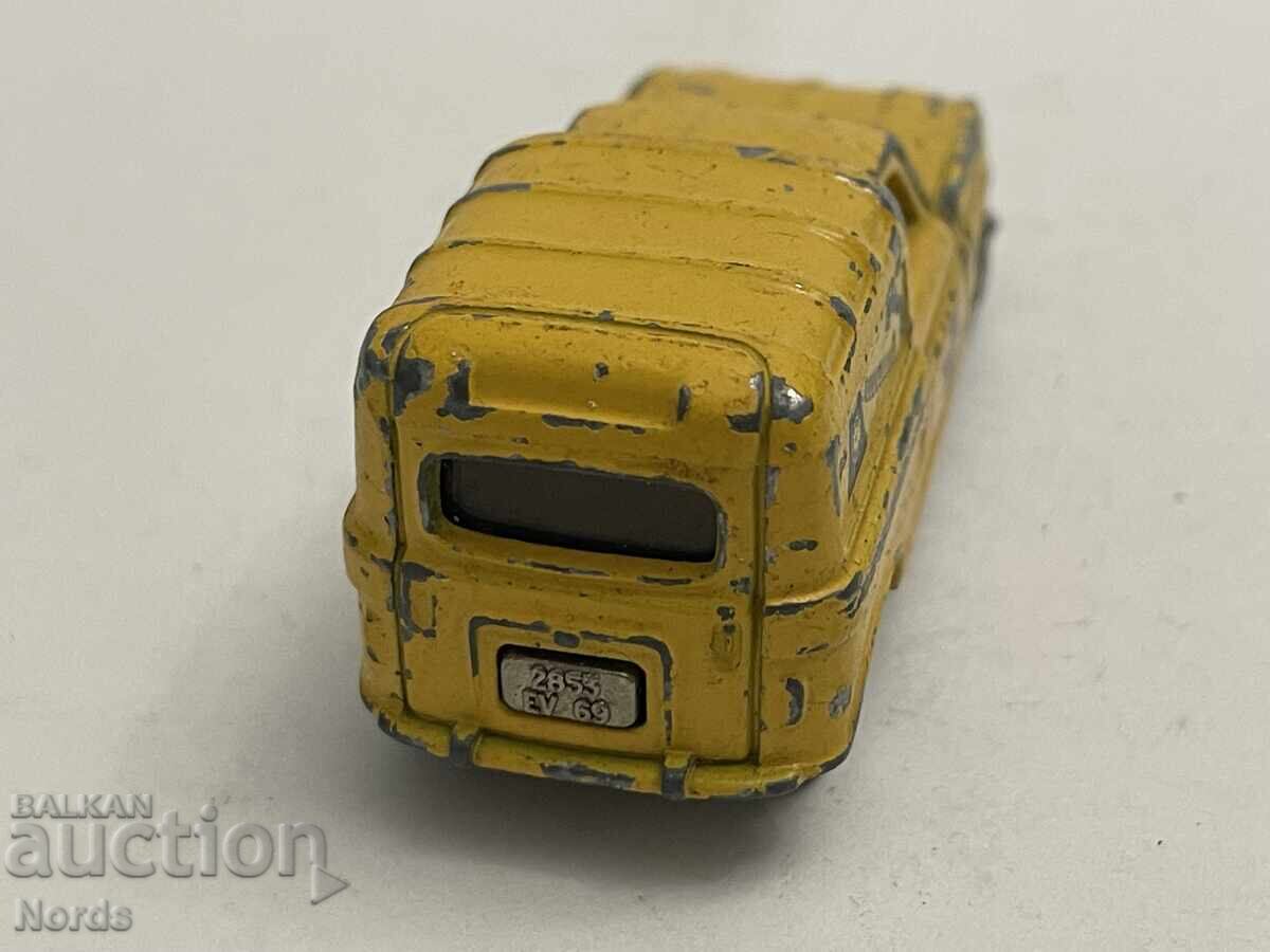 Παράδοση Ένα μεταλλικό καρότσι