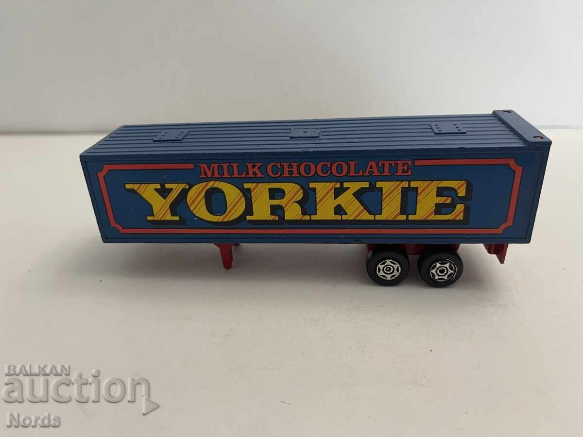 Auction A metal cart Auction A metal cart