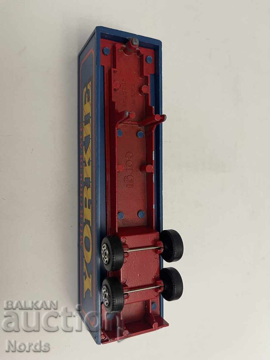 A metal cart - 5 A metal cart - 5