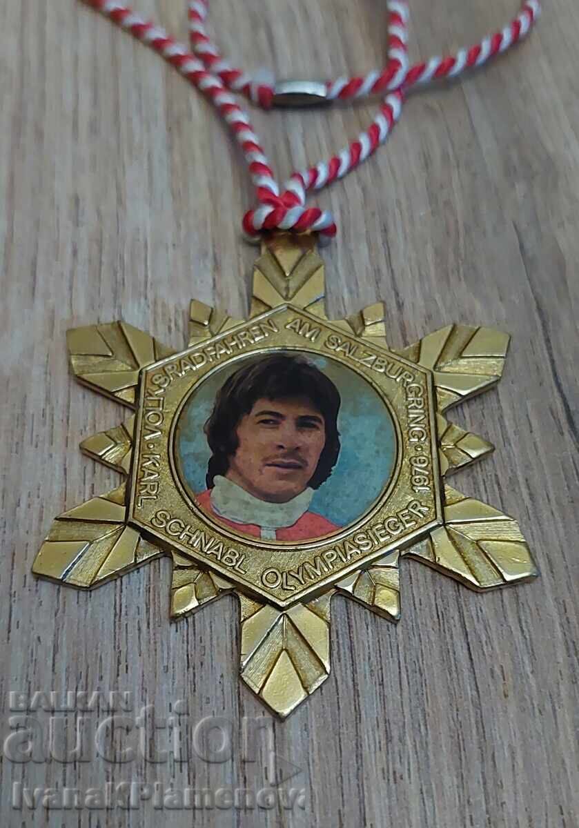 Insigna medalie pilot de Formula pentru cunoscători cu preț 20.00 BGN | € 10.23