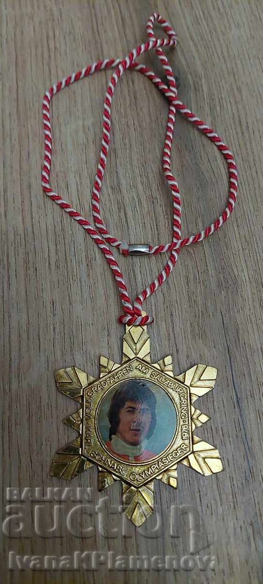 Livrarea Insigna medalie pilot de Formula pentru cunoscători