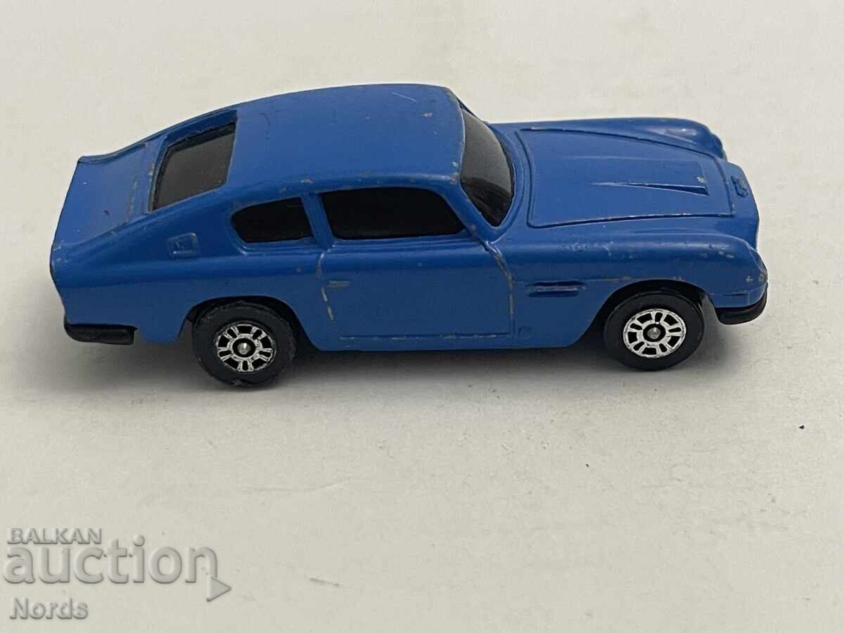 Auction A metal cart Auction A metal cart