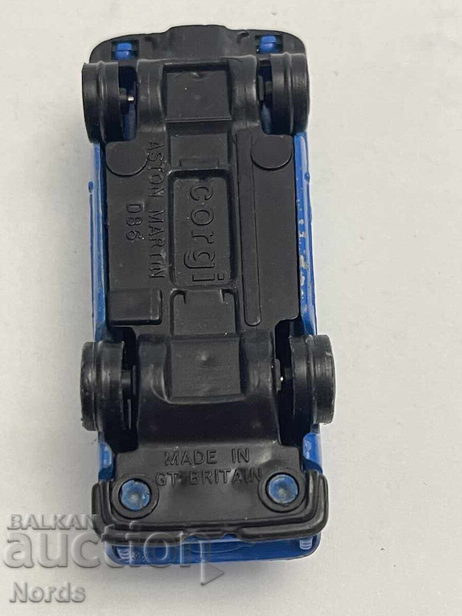 A metal cart - 5 A metal cart - 5