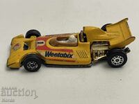 Ένα μεταλλικό καρότσι