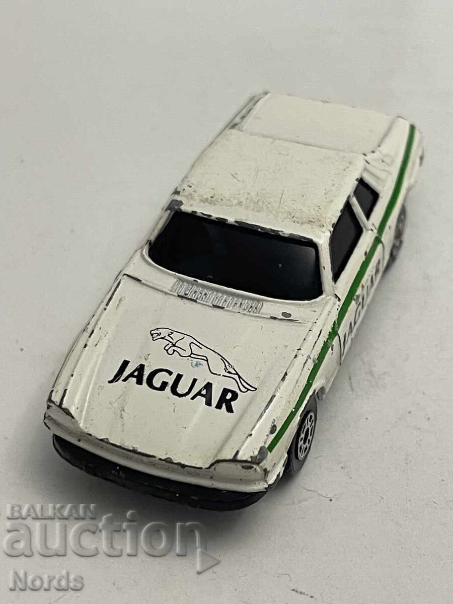 Ένα μεταλλικό καρότσι με τιμή 5.00 BGN | € 2.56 Ένα μεταλλικό καρότσι με τιμή 5.00 BGN | € 2.56