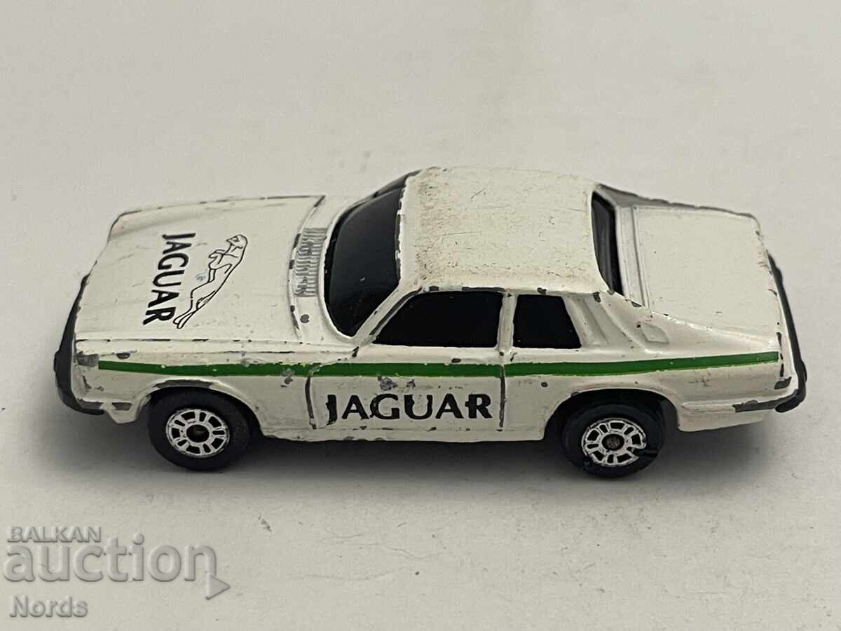 Δημοπρασία Ένα μεταλλικό καρότσι Δημοπρασία Ένα μεταλλικό καρότσι