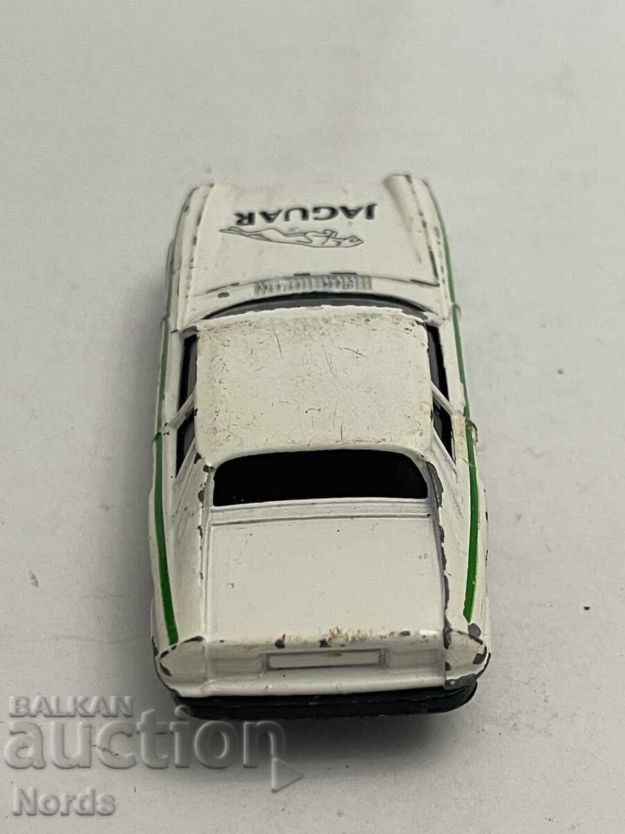 Παράδοση Ένα μεταλλικό καρότσι Παράδοση Ένα μεταλλικό καρότσι