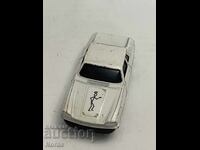 Ένα μεταλλικό καρότσι