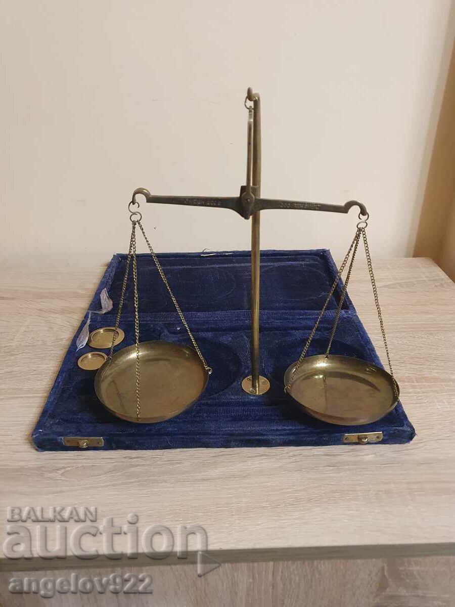 Cântar de farmacie vintage din bronz!!! cu preț 6.05 BGN | € 3.09 Cântar de farmacie vintage din bronz!!! cu preț 6.05 BGN | € 3.09