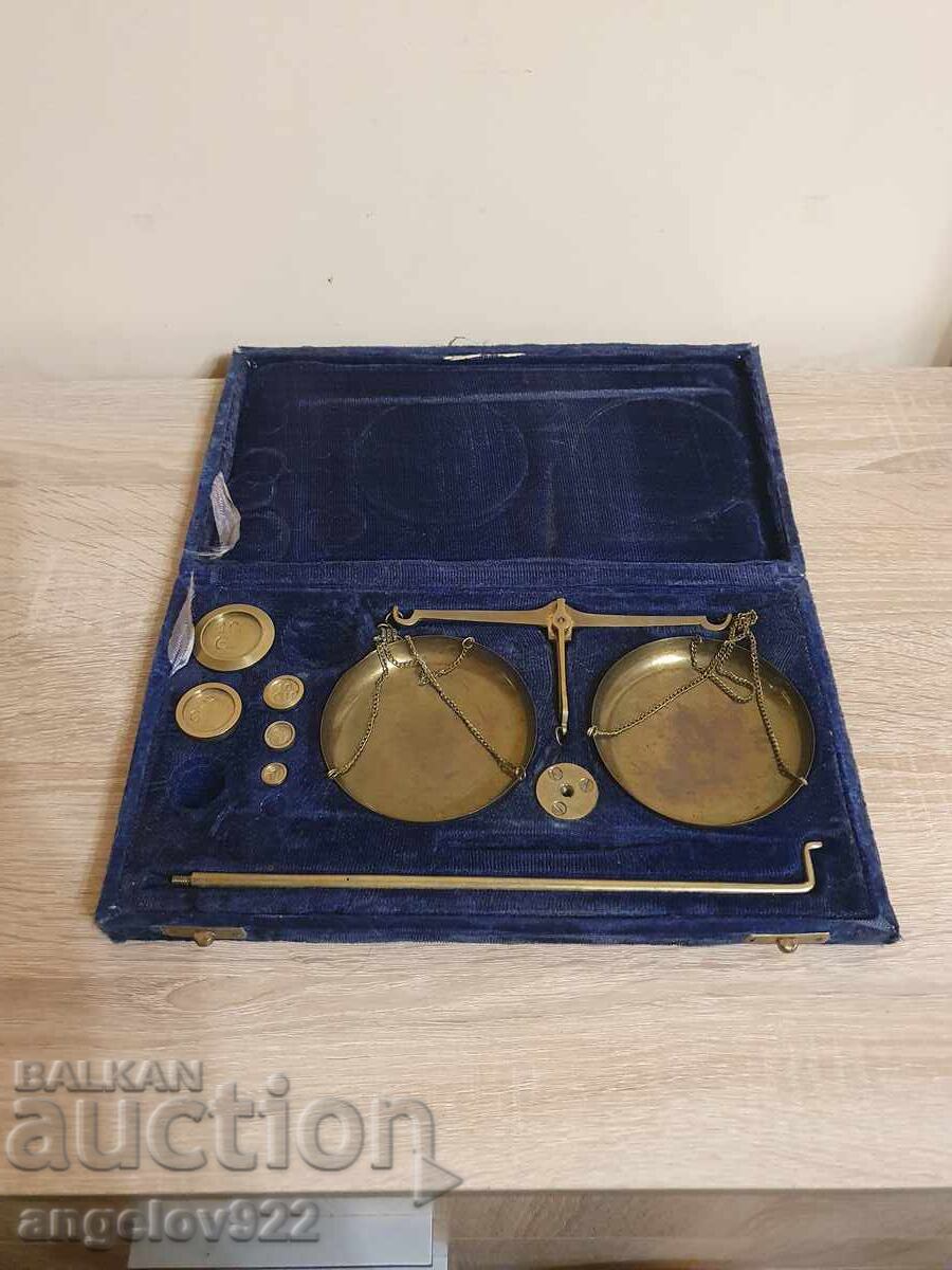 Livrarea Cântar de farmacie vintage din bronz!!! Livrarea Cântar de farmacie vintage din bronz!!!