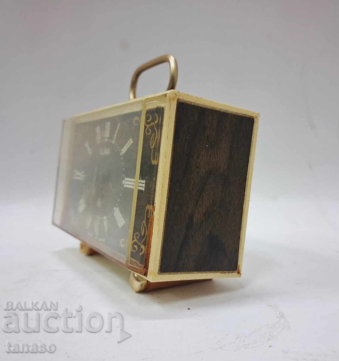 Съветски часовник, будилник Слава, кварцов с цена 10.00 лв. | € 5.11