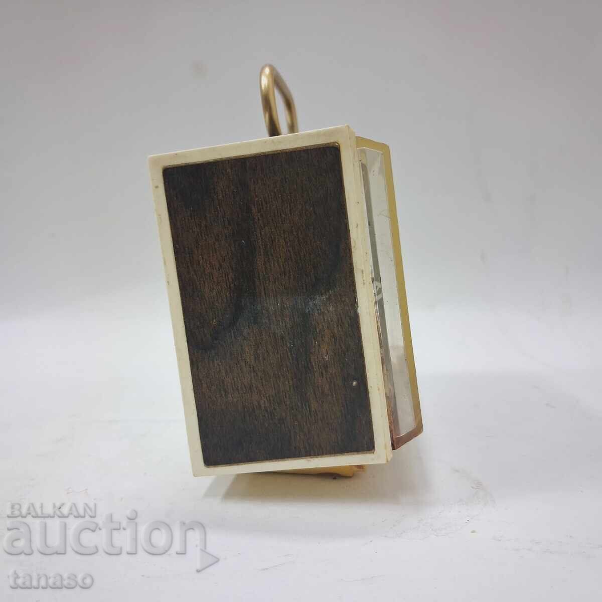 Доставка на Съветски часовник, будилник Слава, кварцов