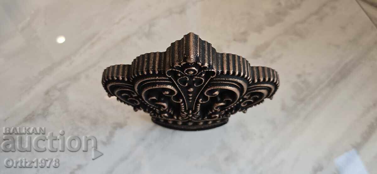 Licitație Coroană masivă din lemn