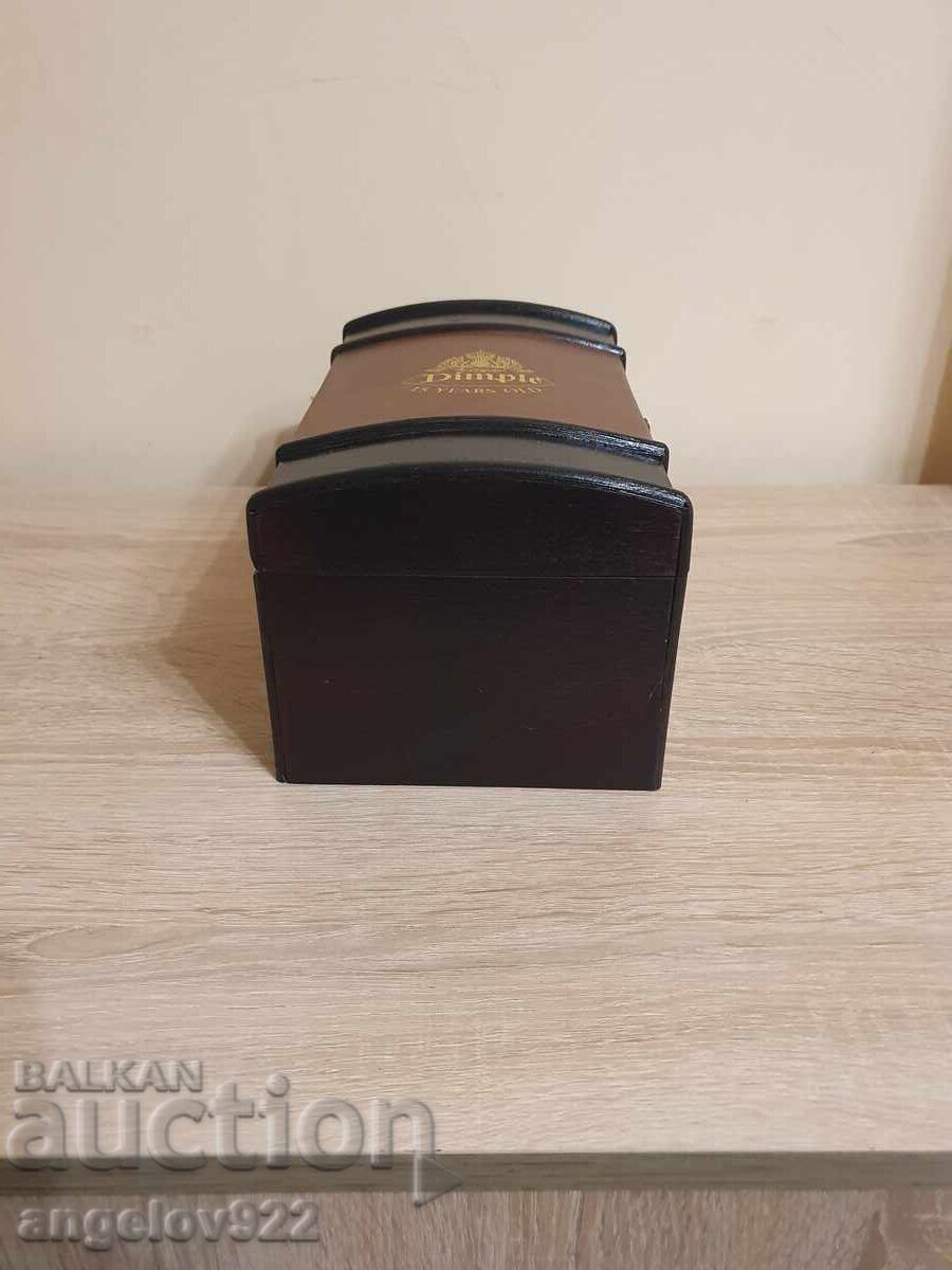 Beautiful wooden Dimple whiskey box - 5
