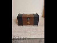 Beautiful wooden Dimple whiskey box