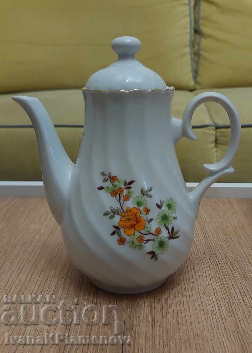 Porțelan Bulgaria două carafe pentru cunoscători cu preț € 11.25 | 22.00 BGN Porțelan Bulgaria două carafe pentru cunoscători cu preț € 11.25 | 22.00 BGN