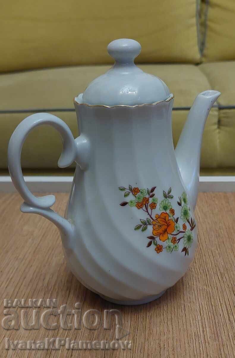 Licitație Porțelan Bulgaria două carafe pentru cunoscători Licitație Porțelan Bulgaria două carafe pentru cunoscători