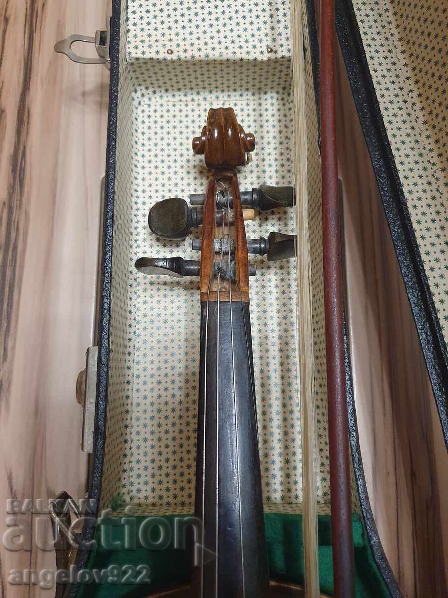 Δημοπρασία Παλιό βιολί σε όμορφη δερμάτινη θήκη!!! Δημοπρασία Παλιό βιολί σε όμορφη δερμάτινη θήκη!!!