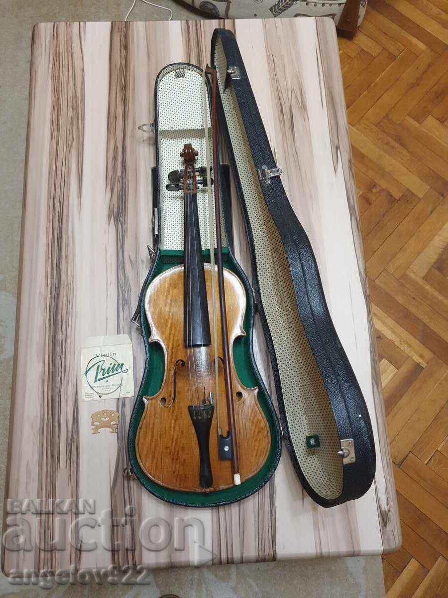 Παλιό βιολί σε όμορφη δερμάτινη θήκη!!! Παλιό βιολί σε όμορφη δερμάτινη θήκη!!!