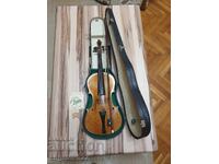 Vioară veche într-o husă frumoasă de piele!!!