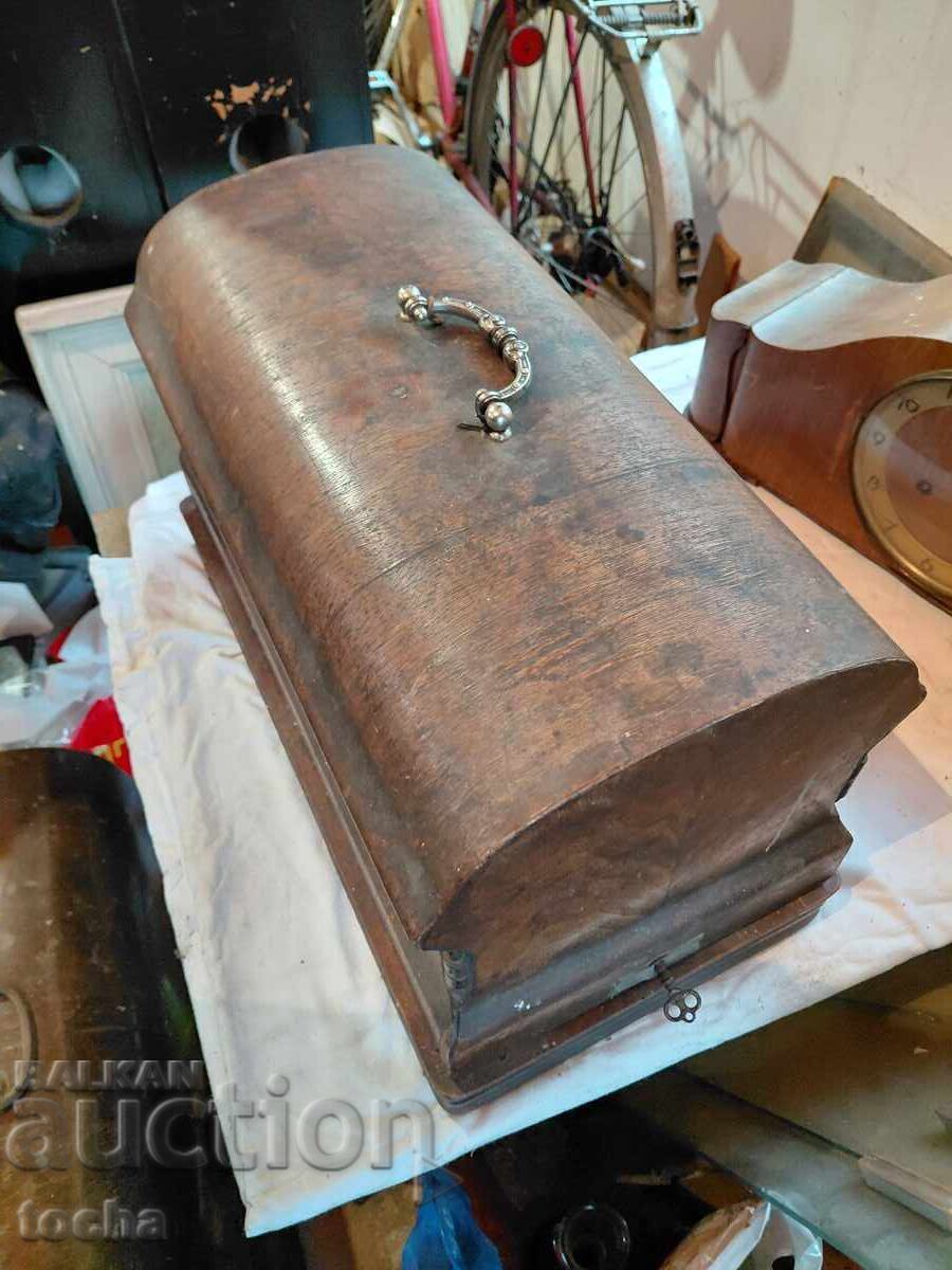 Μεταχειρισμένη ραπτομηχανή με κουτί. BZC - 5