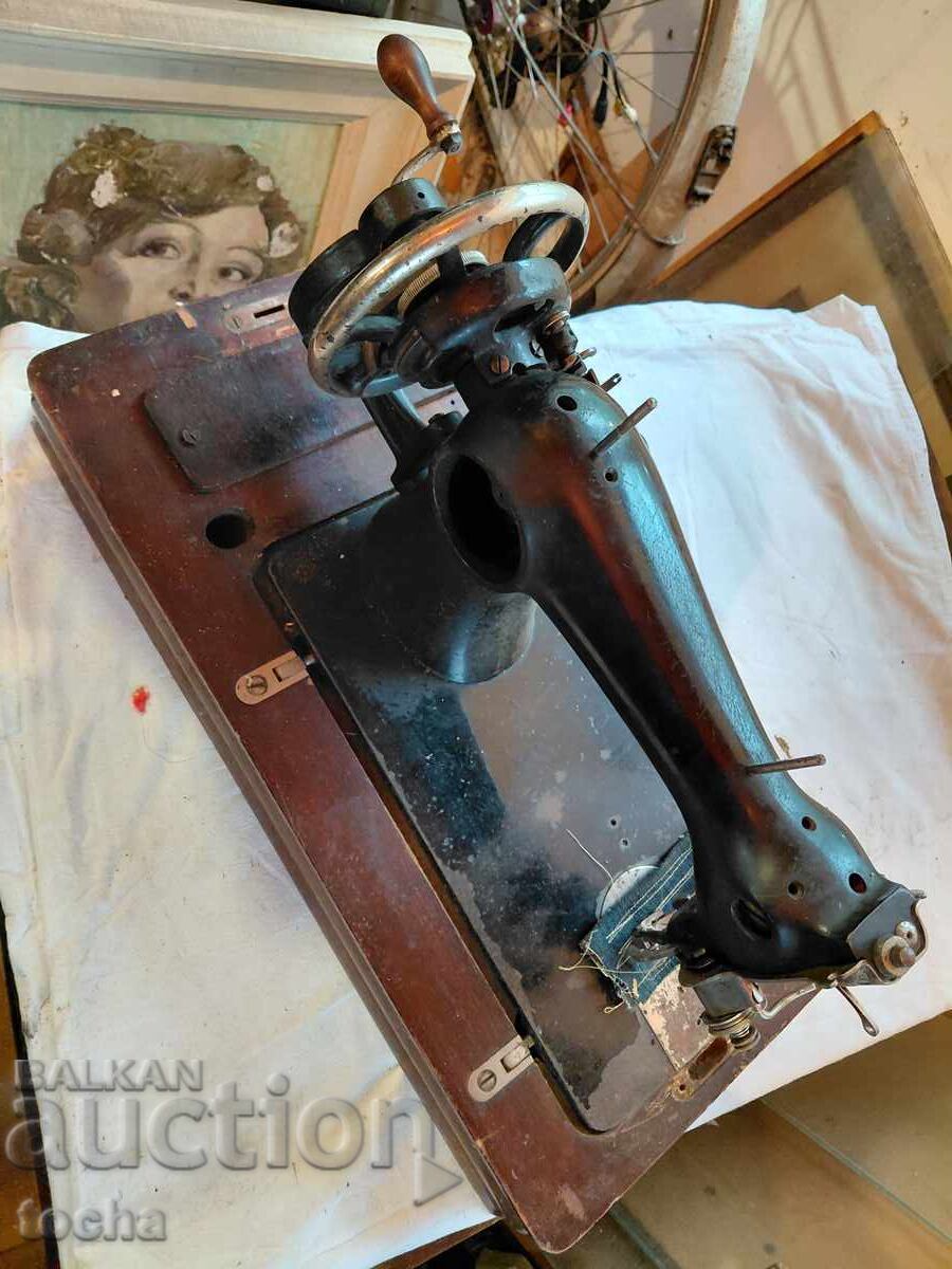 Livrarea Mașină de cusut veche Excella . BZC Livrarea Mașină de cusut veche Excella . BZC