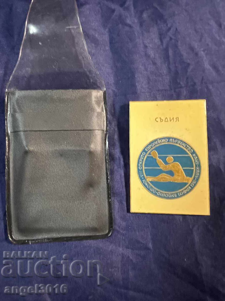 Доставка на Рядка! 1981 Стара значка, бадж на СЪДИЯ по КАНУ-КАЯК