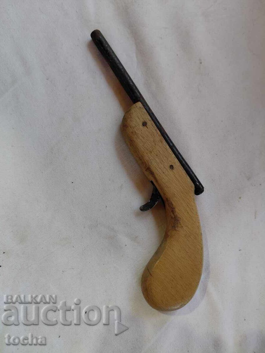 Παλιό παιδικό πιστόλι. BZC