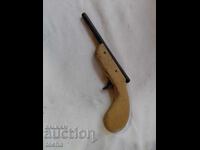 Παλιό παιδικό πιστόλι. BZC